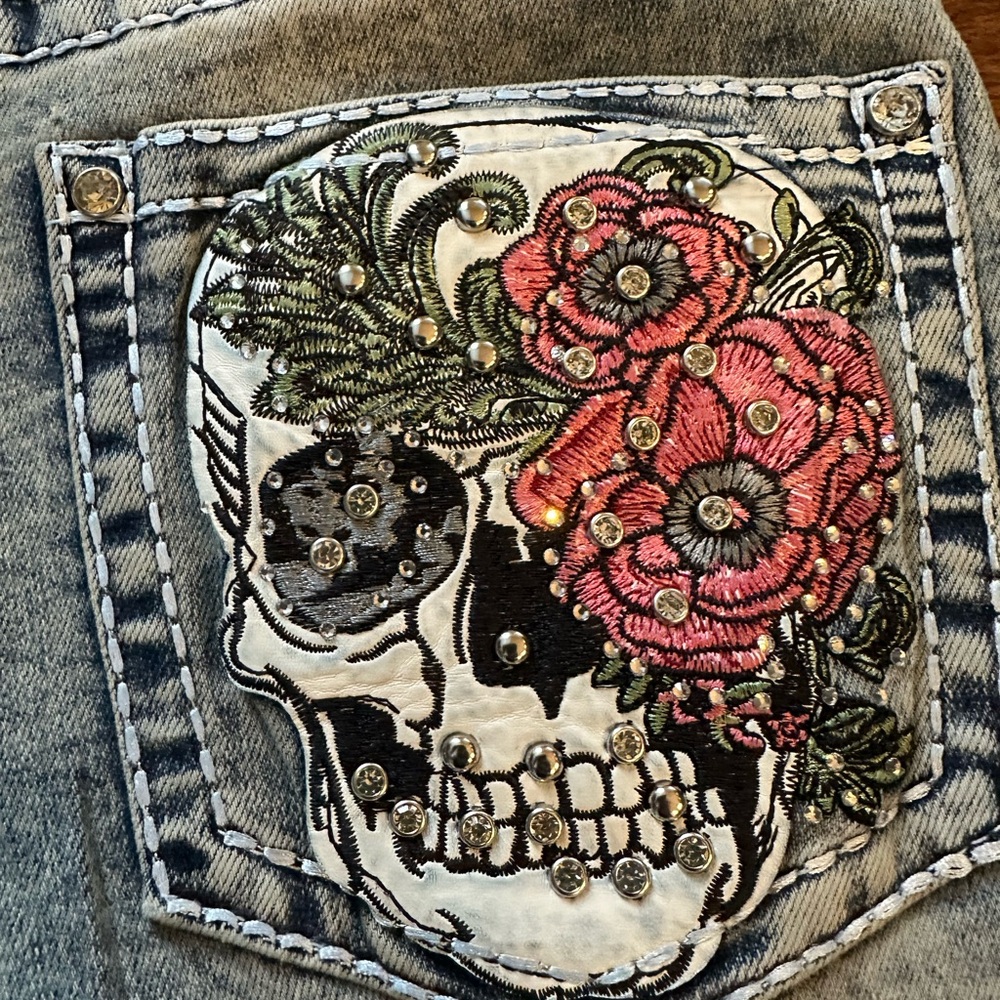 🆕 Embroidered and Bedazzled Wide Leg Jeans - Picture 6 of 6